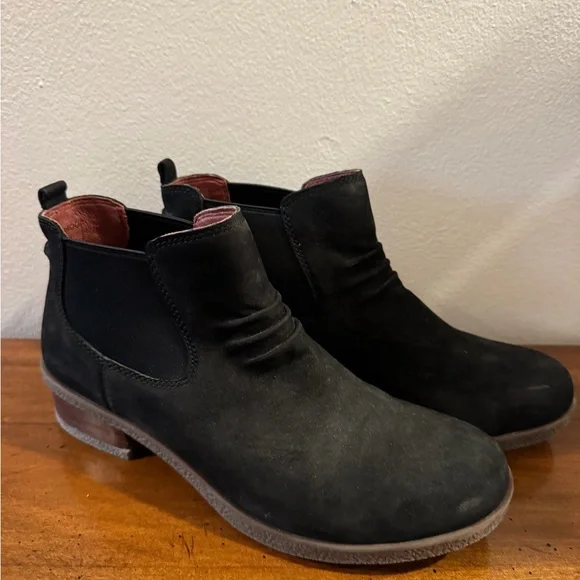 Dansko Black Ankle Boots - Picture 4 of 6